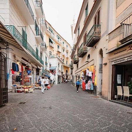 White Amalfi Centro Storico By Italianhost Apartment Exterior foto