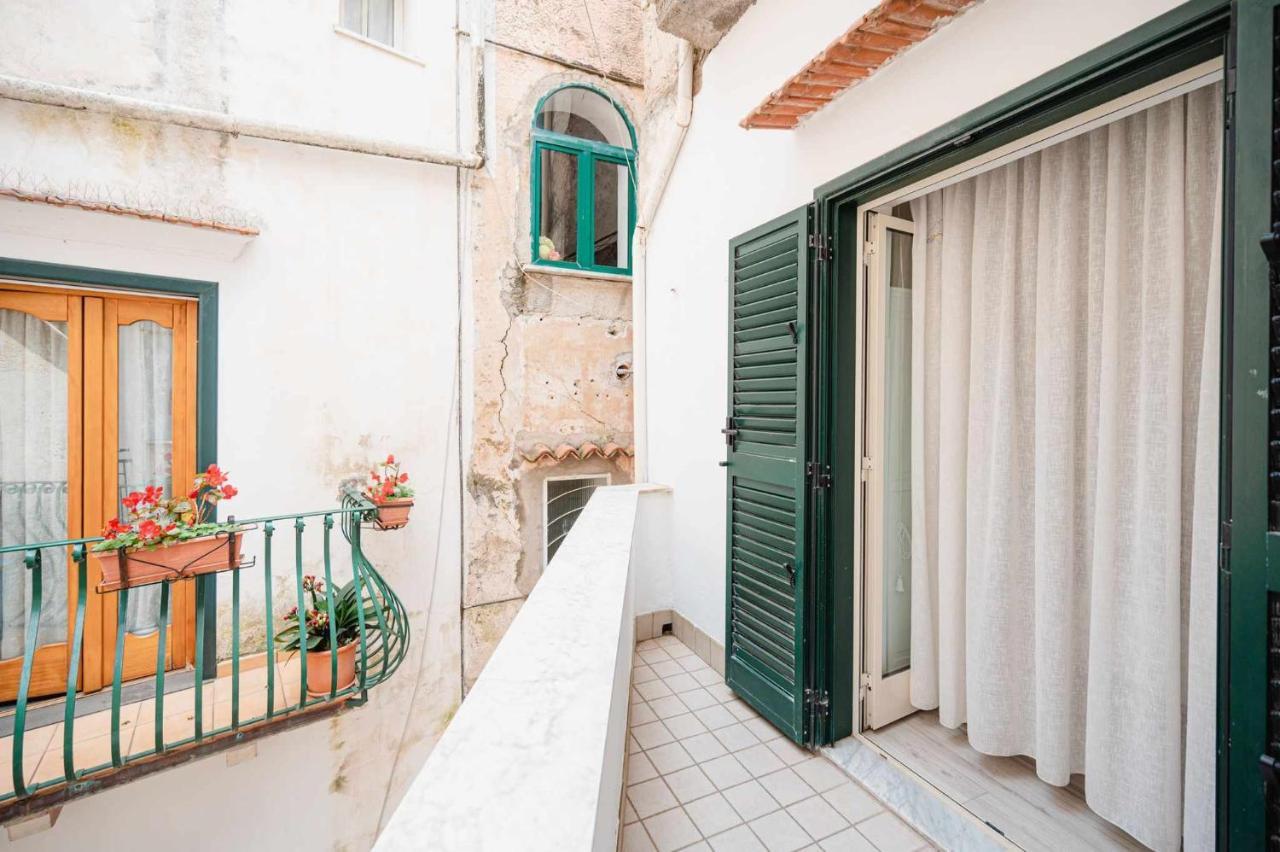 White Amalfi Centro Storico By Italianhost Apartment Exterior foto