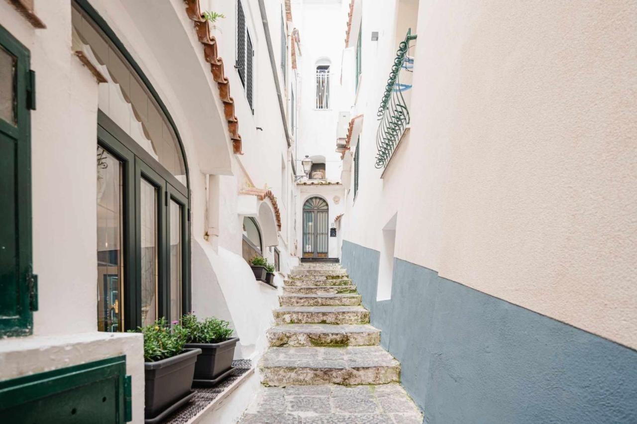 White Amalfi Centro Storico By Italianhost Apartment Exterior foto